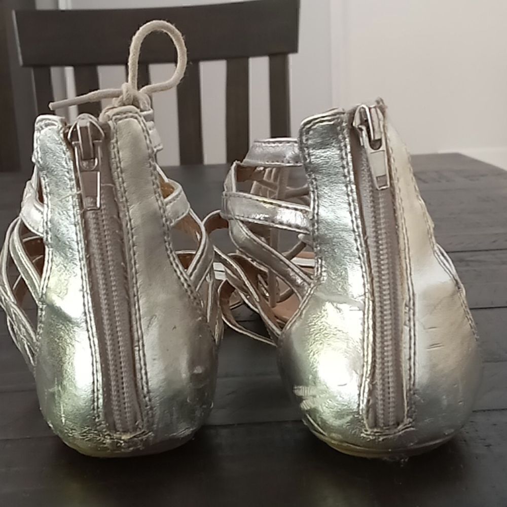 City Classified Sandals metallic silver tie up size 9 - Picture 3 of 6
